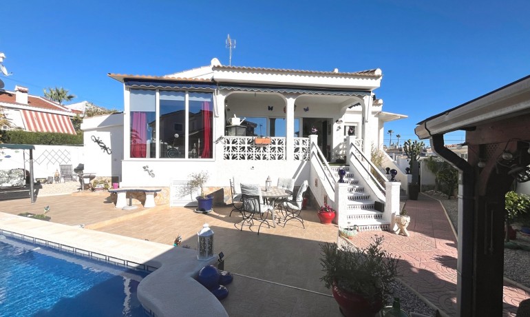 Herverkoop - Villa -
Cuidad Quesada* - Central Quesada