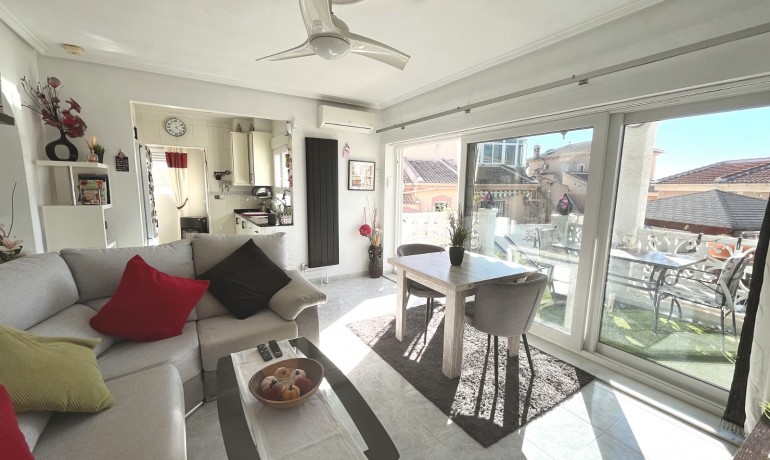 Herverkoop - Villa -
Cuidad Quesada* - Central Quesada