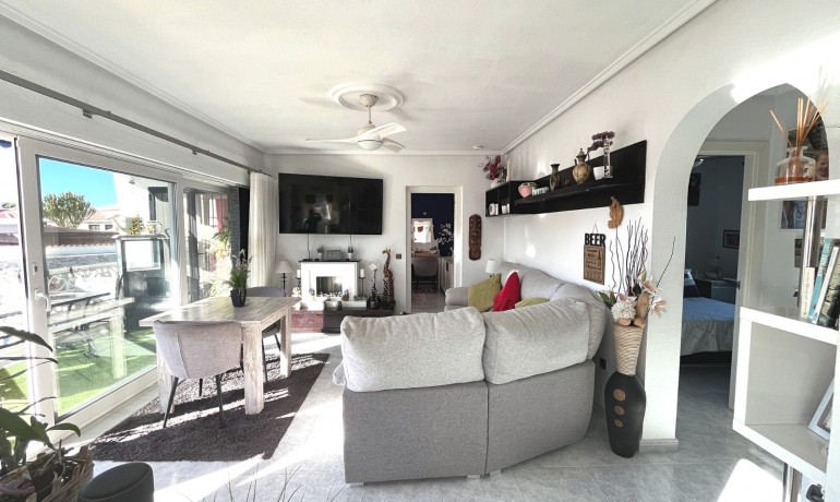 Herverkoop - Villa -
Cuidad Quesada* - Central Quesada