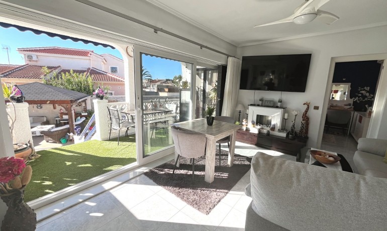 Herverkoop - Villa -
Cuidad Quesada* - Central Quesada