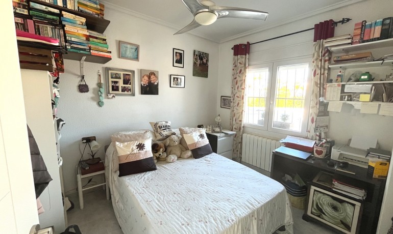 Herverkoop - Villa -
Cuidad Quesada* - Central Quesada