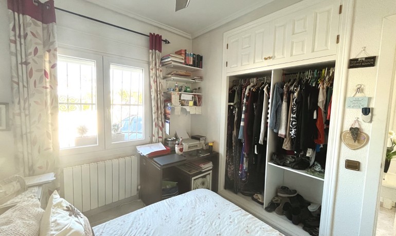 Herverkoop - Villa -
Cuidad Quesada* - Central Quesada