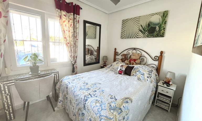 Herverkoop - Villa -
Cuidad Quesada* - Central Quesada