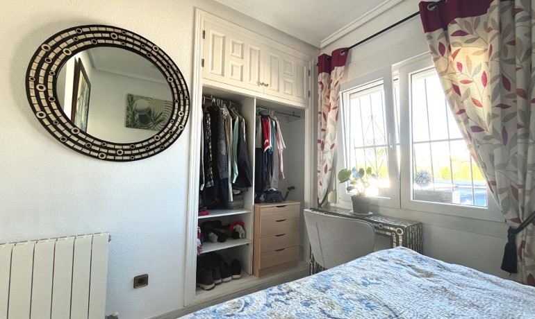 Herverkoop - Villa -
Cuidad Quesada* - Central Quesada