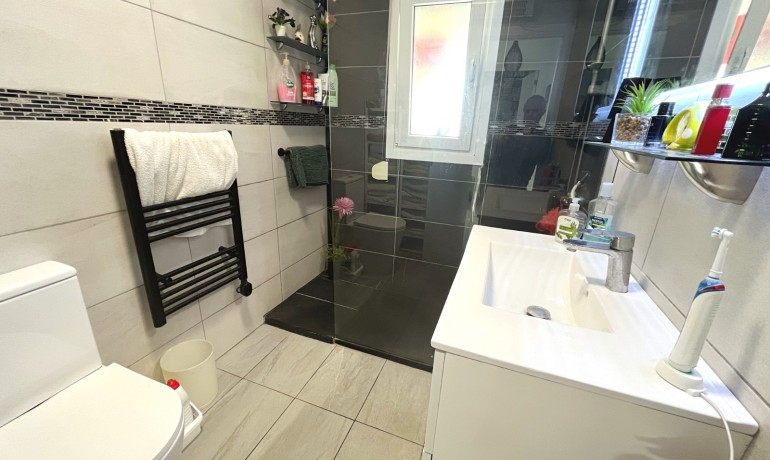 Herverkoop - Villa -
Cuidad Quesada* - Central Quesada