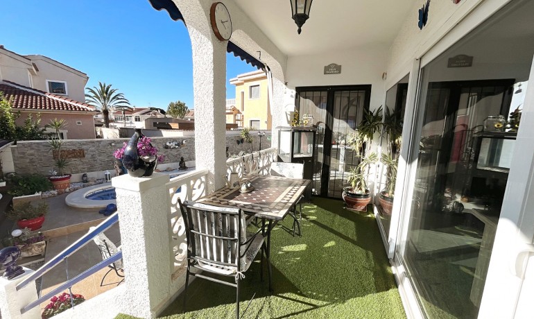 Herverkoop - Villa -
Cuidad Quesada* - Central Quesada