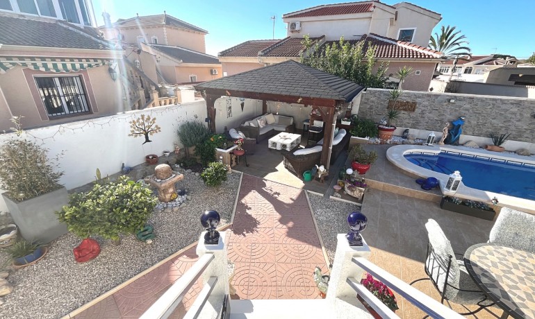 Herverkoop - Villa -
Cuidad Quesada* - Central Quesada