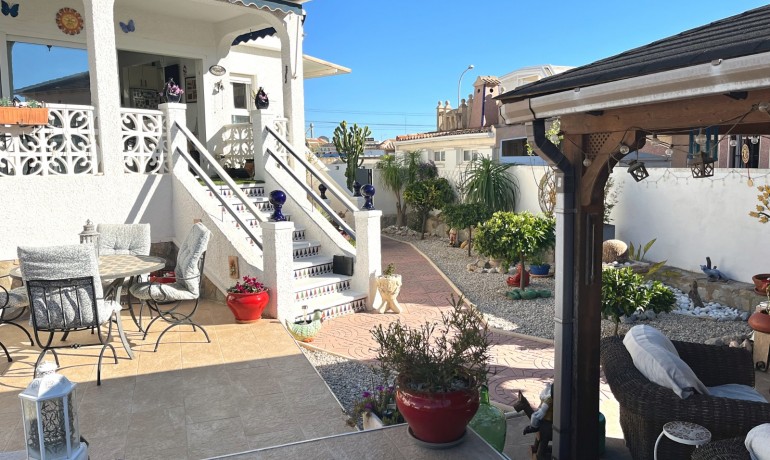 Herverkoop - Villa -
Cuidad Quesada* - Central Quesada