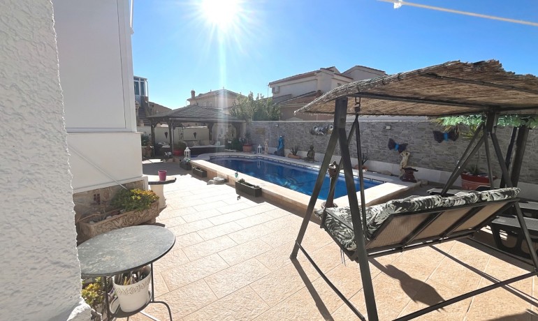 Herverkoop - Villa -
Cuidad Quesada* - Central Quesada