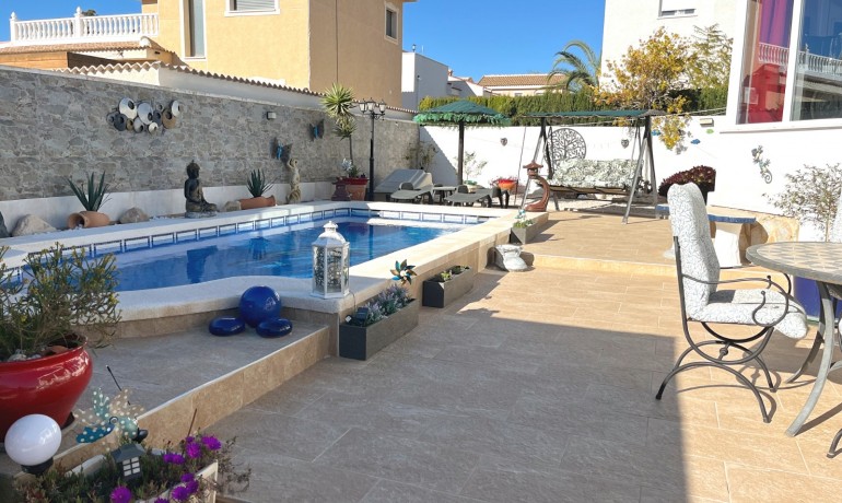 Herverkoop - Villa -
Cuidad Quesada* - Central Quesada