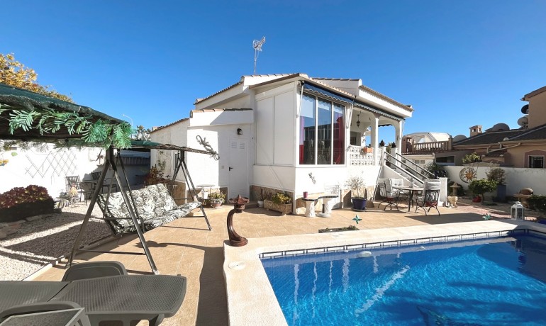 Herverkoop - Villa -
Cuidad Quesada* - Central Quesada