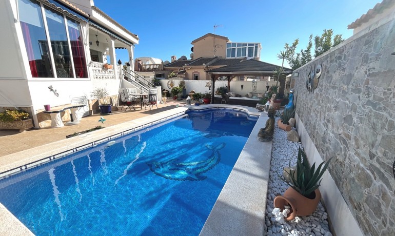 Herverkoop - Villa -
Cuidad Quesada* - Central Quesada