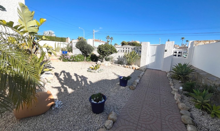 Herverkoop - Villa -
Cuidad Quesada* - Central Quesada