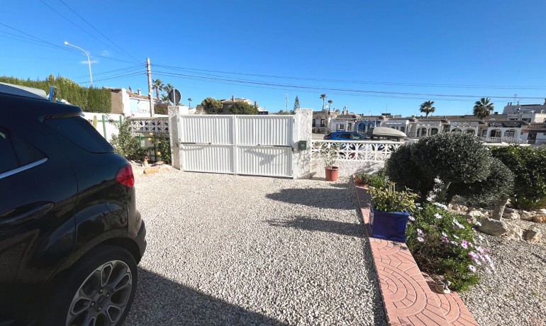 Herverkoop - Villa -
Cuidad Quesada* - Central Quesada