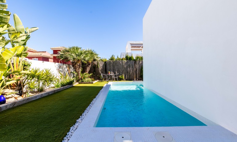 Herverkoop - Villa -
Orihuela Costa* - Lomas de Cabo Roig