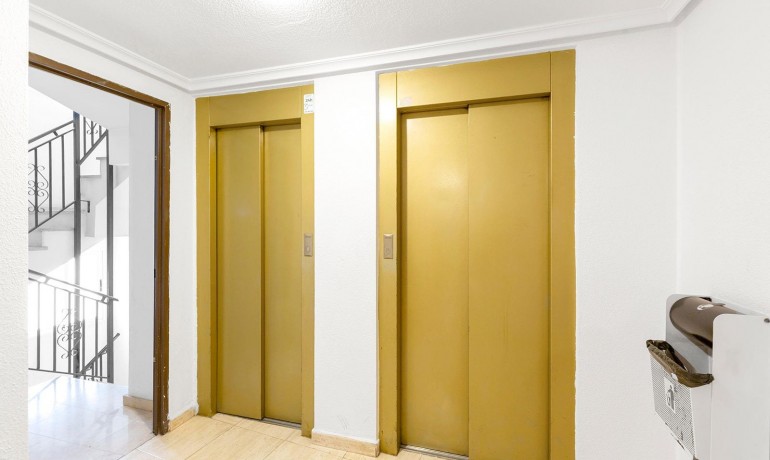 Herverkoop - Appartement / Flat -
Torrevieja* - Centro