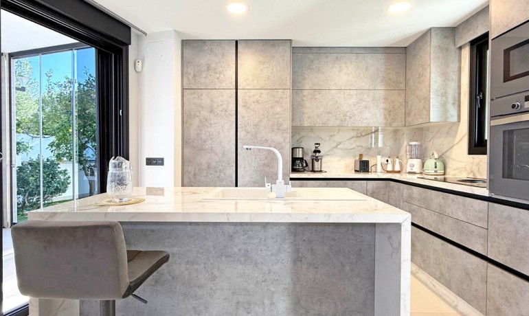 Sale - Villa -
Orihuela Costa* - Villamartin*