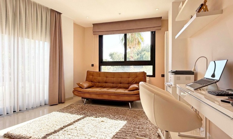 Sale - Villa -
Orihuela Costa* - Villamartin*