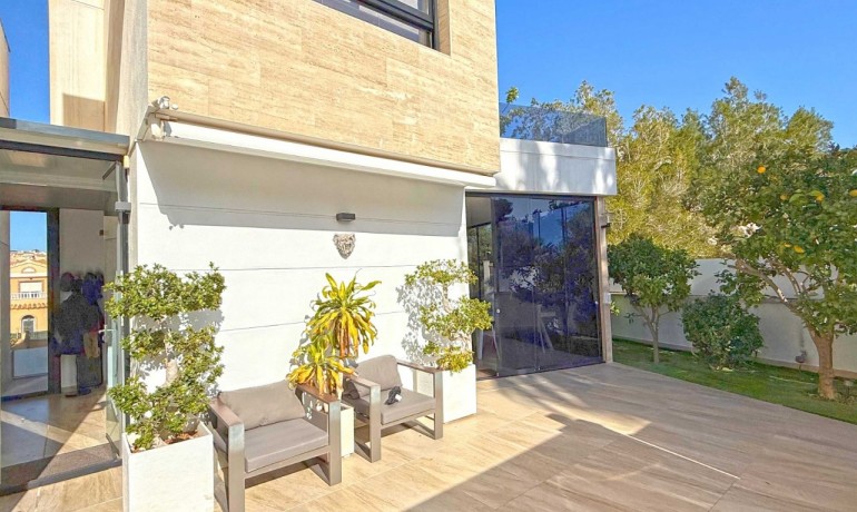 Sale - Villa -
Orihuela Costa* - Villamartin*