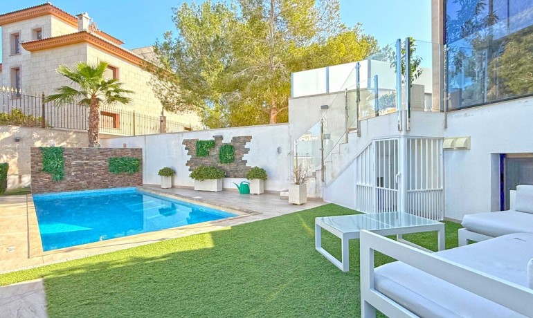 Sale - Villa -
Orihuela Costa* - Villamartin*