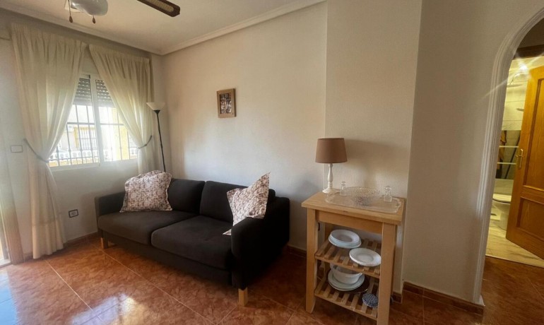 Venta - Apartamento / piso -
Algorfa