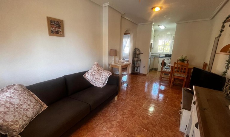 Venta - Apartamento / piso -
Algorfa