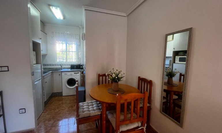 Venta - Apartamento / piso -
Algorfa