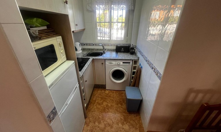 Venta - Apartamento / piso -
Algorfa