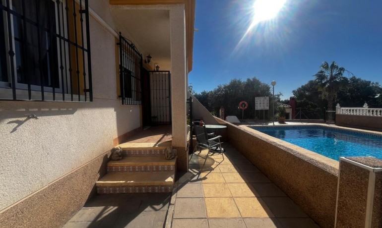 Venta - Apartamento / piso -
Algorfa