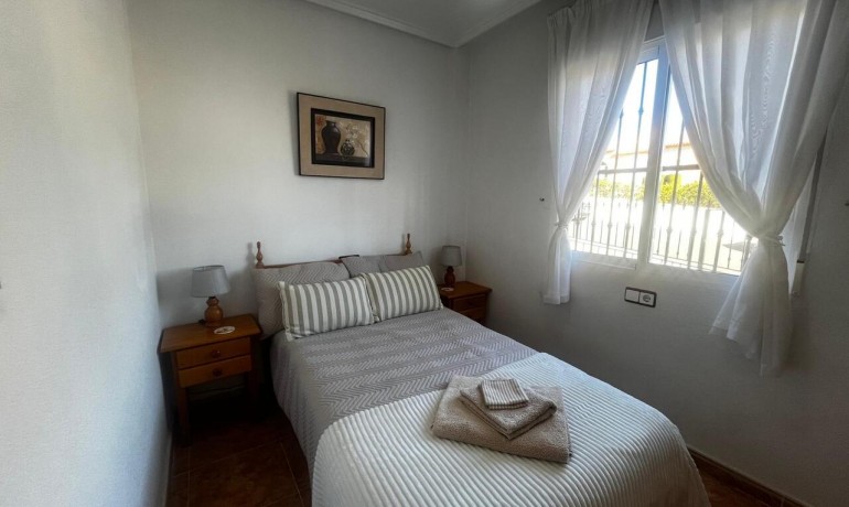Venta - Apartamento / piso -
Algorfa