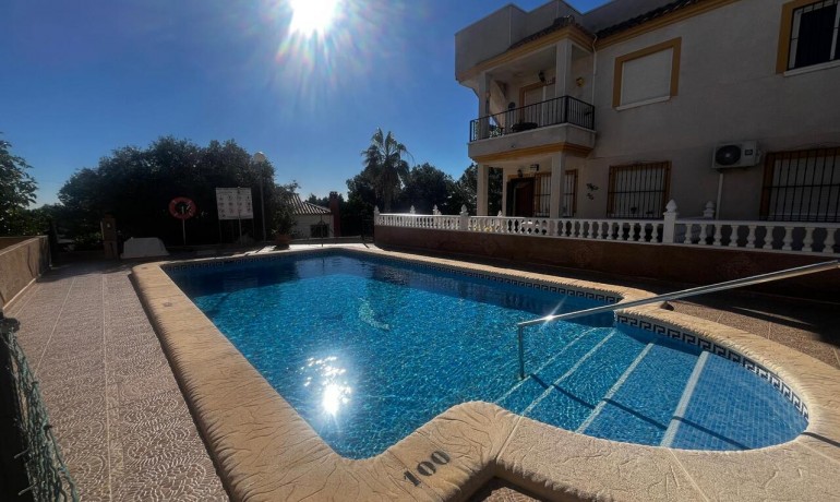 Venta - Apartamento / piso -
Algorfa