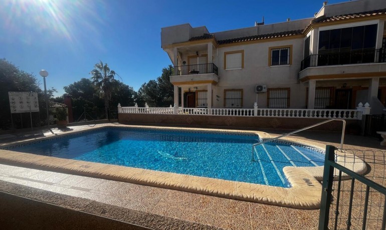 Venta - Apartamento / piso -
Algorfa