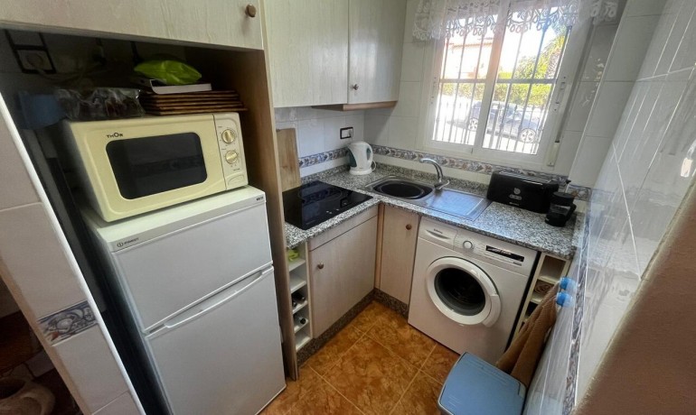 Venta - Apartamento / piso -
Algorfa