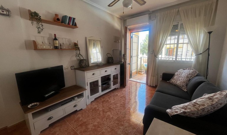 Venta - Apartamento / piso -
Algorfa
