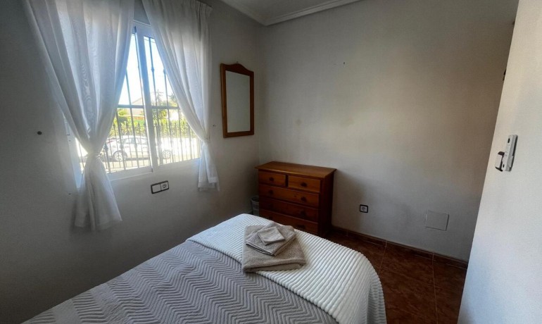Venta - Apartamento / piso -
Algorfa