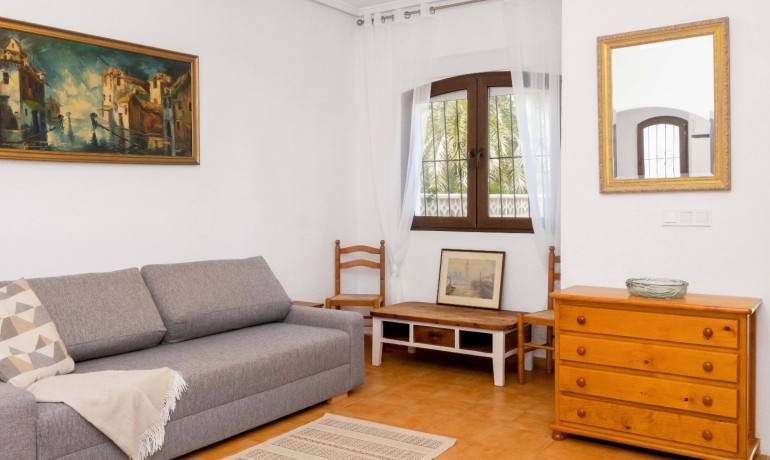 Herverkoop - Huis -
Orihuela Costa* - La Zenia*