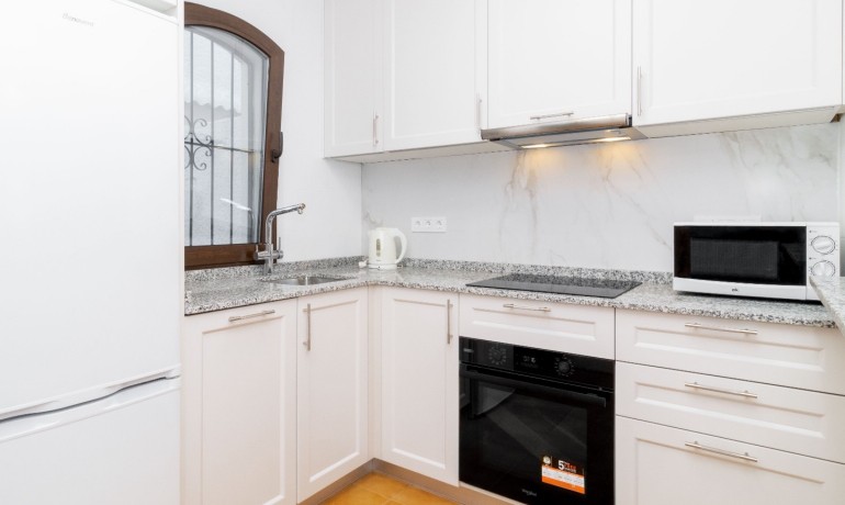 Herverkoop - Huis -
Orihuela Costa* - La Zenia*