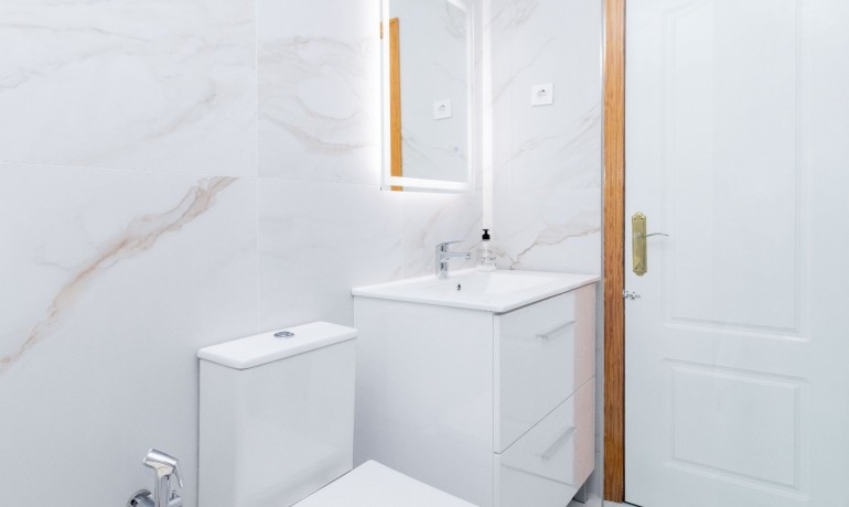 Herverkoop - Huis -
Orihuela Costa* - La Zenia*