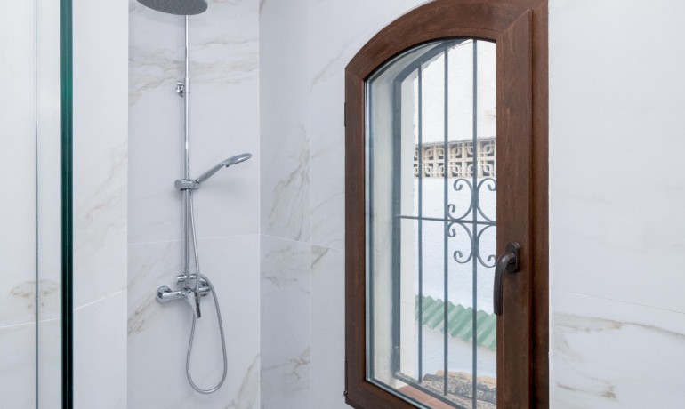 Herverkoop - Huis -
Orihuela Costa* - La Zenia*