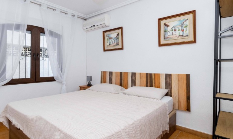 Herverkoop - Huis -
Orihuela Costa* - La Zenia*