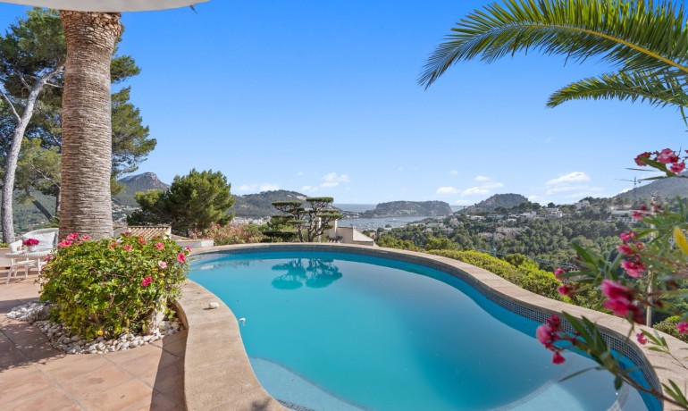 Herverkoop - Villa -
Port d'Andratx - Andratx