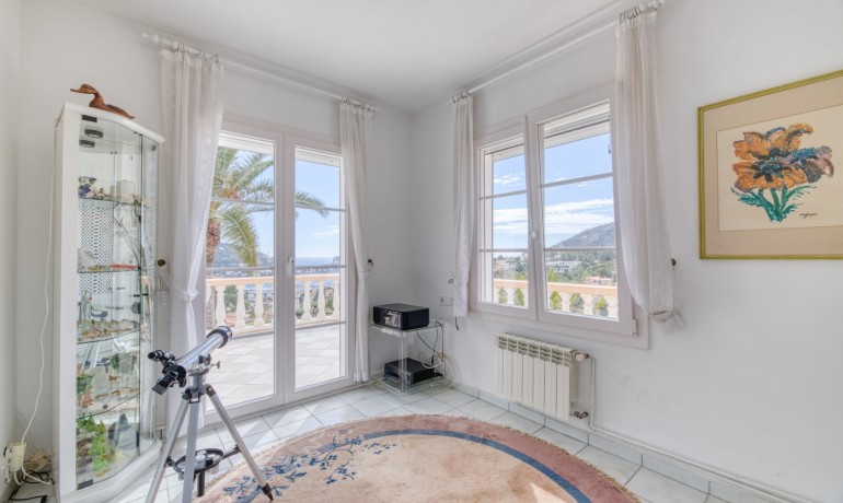 Herverkoop - Villa -
Port d'Andratx - Andratx