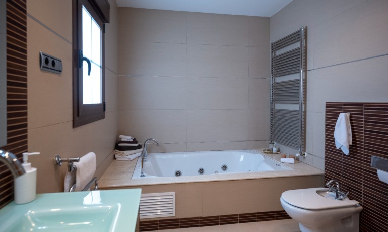 Herverkoop - Villa -
Jerónimo y Avileses - Jerónimo y Avileses - Town