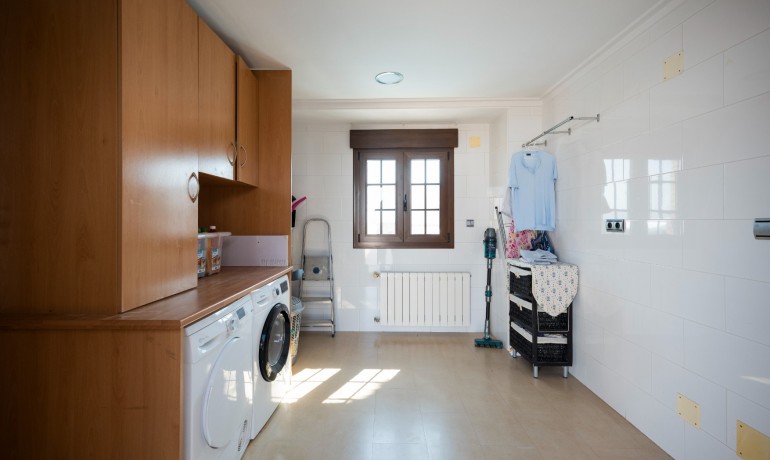 Herverkoop - Villa -
Jerónimo y Avileses - Jerónimo y Avileses - Town