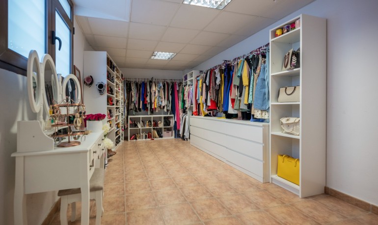 Herverkoop - Villa -
Jerónimo y Avileses - Jerónimo y Avileses - Town