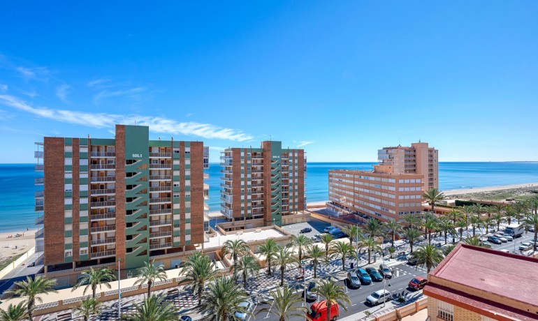 Herverkoop - Appartement / Flat -
Arenales del Sol - Segunda linea playa
