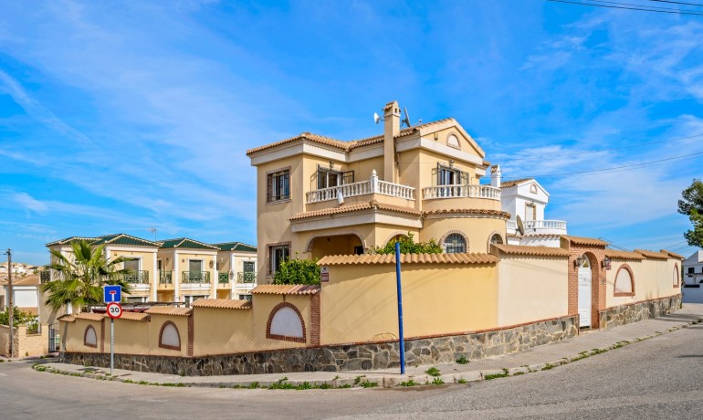 Herverkoop - Villa -
Orihuela Costa* - Castillo de Don Juan