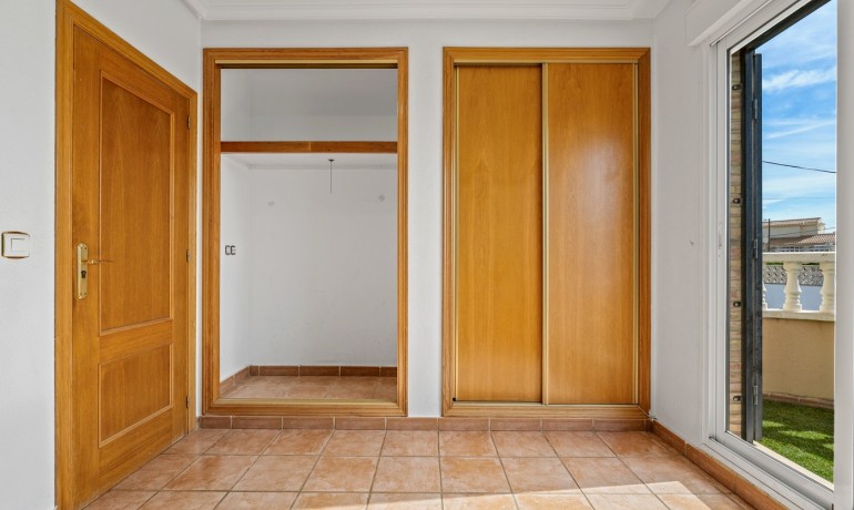 Herverkoop - Villa -
Orihuela Costa* - Castillo de Don Juan