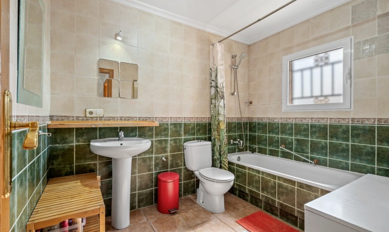 Herverkoop - Villa -
Orihuela Costa* - Castillo de Don Juan