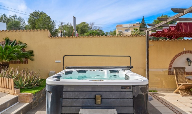 Herverkoop - Villa -
Orihuela Costa* - Castillo de Don Juan